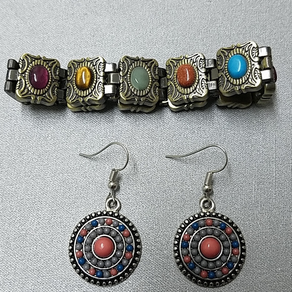 Bracelet & 1 Pair of Earrings